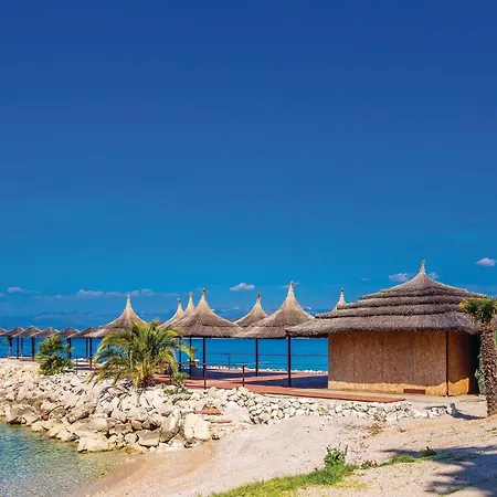 Vikendica Amazing In With Kitchen