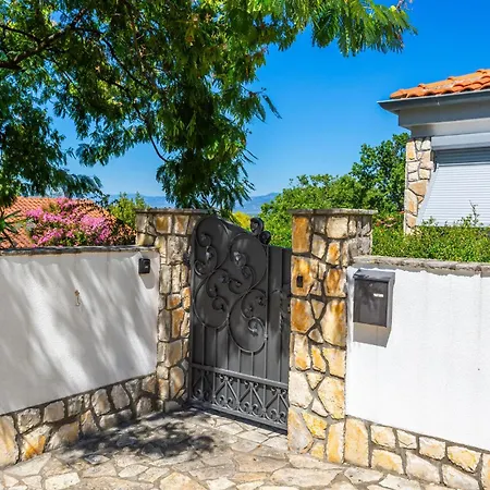 Vikendica Amazing In With Kitchen *