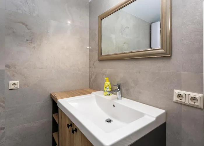Amazing In With Kitchen Holiday home *