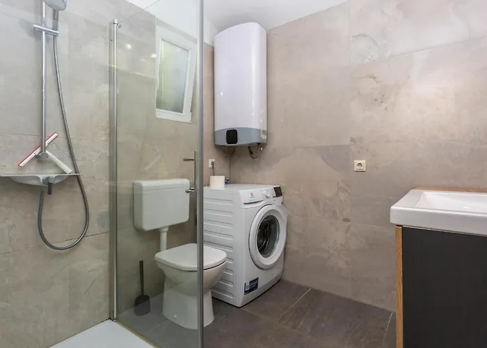 Amazing In With Kitchen Holiday home